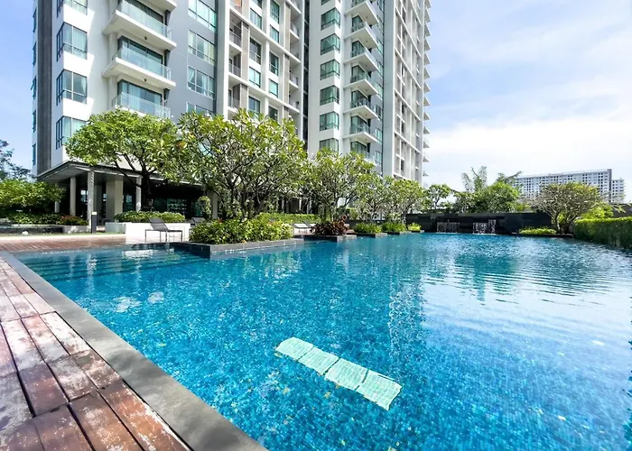 Apartment Near Bts L Sukhumvit L Pool And Garden L Sontana