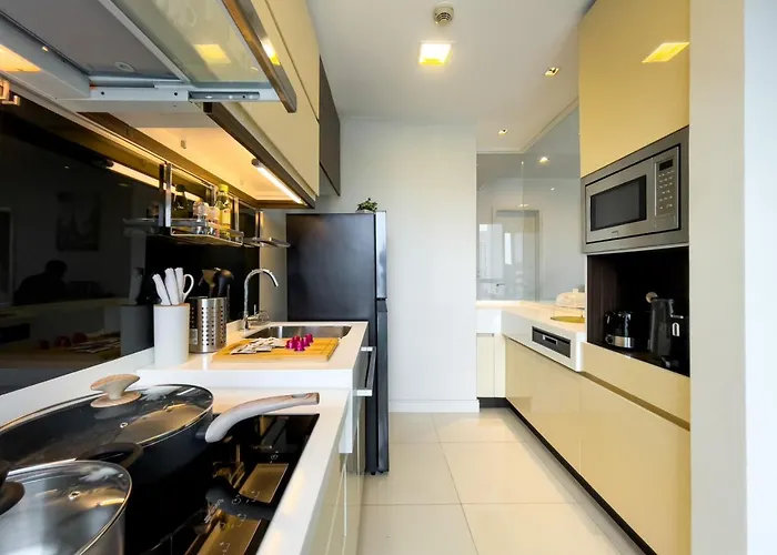 Apartment Near Bts L Sukhumvit L Pool And Garden L Sontana